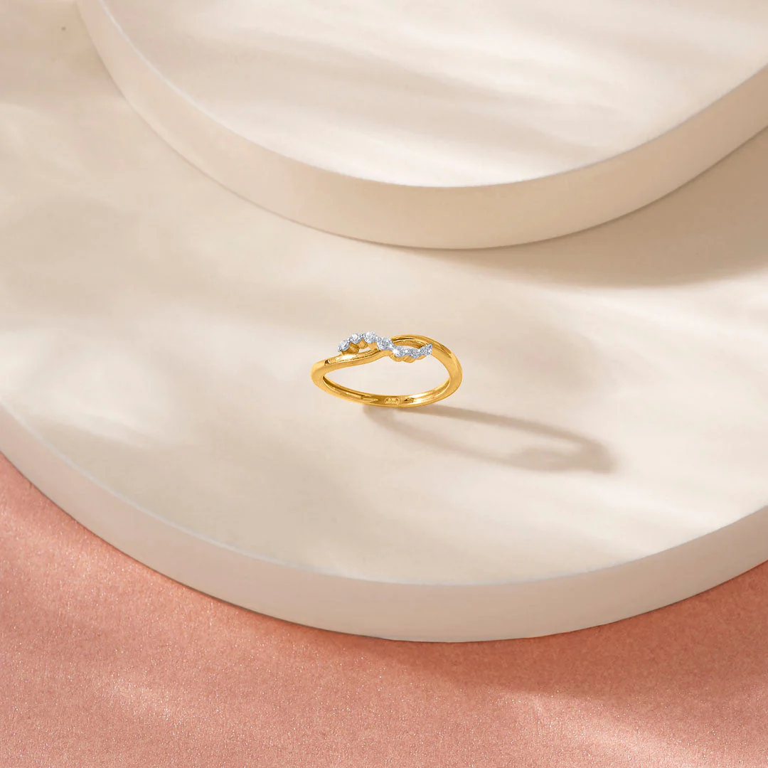 Glow Curve Women's Gold Ring