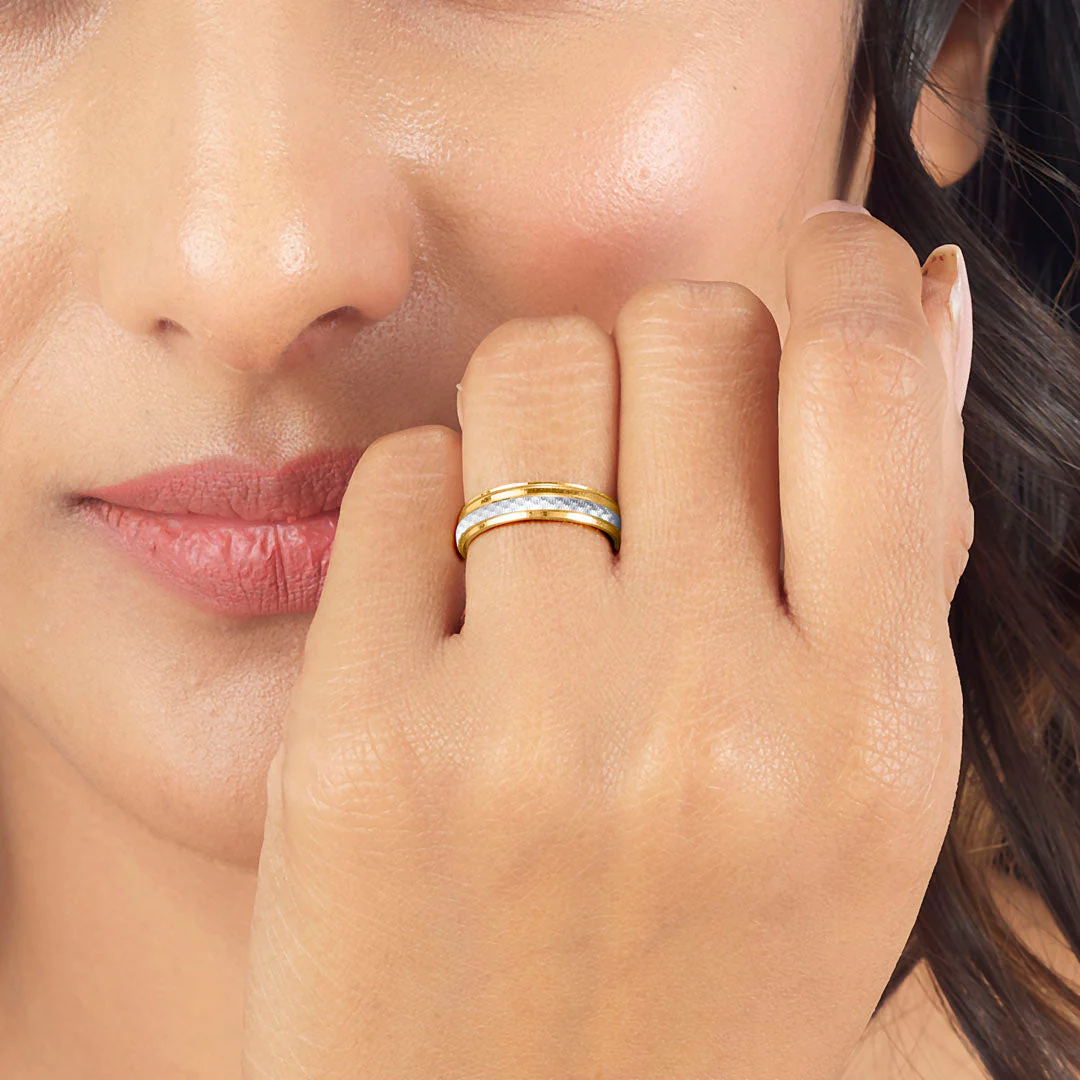 Shimmer Curve Women's Gold Ring - Image 2
