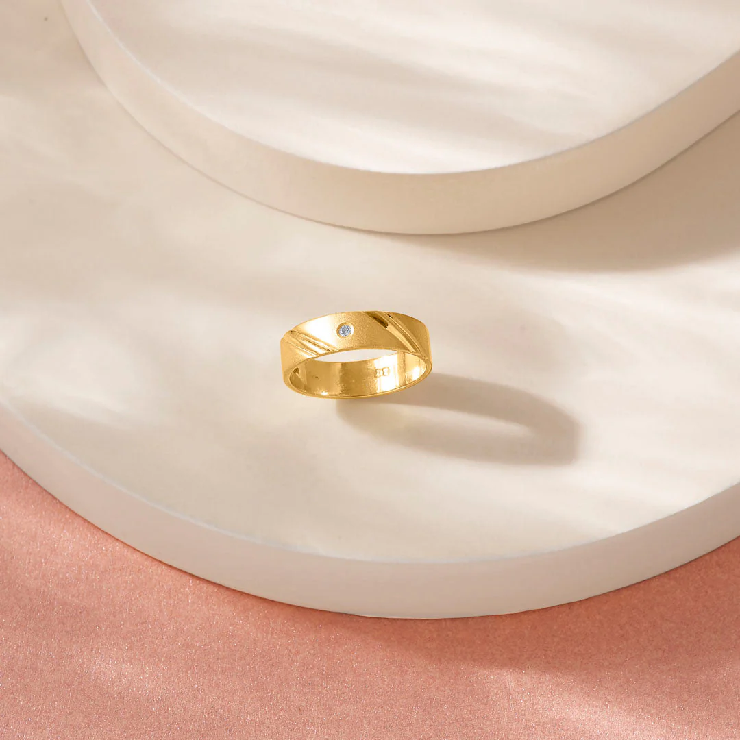 Slant Shine Women's Gold Ring