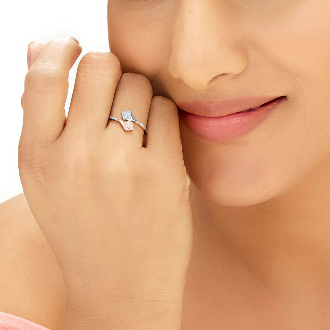 Twist Link Cocktail Diamond Ring - Image 2