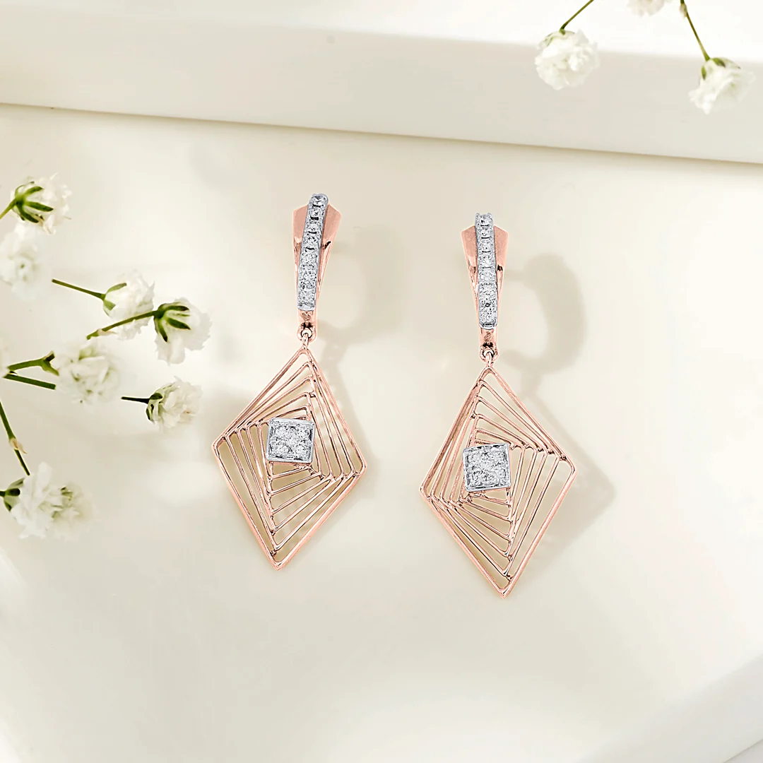 Vortex Glint Gold Stud Diamond Earring